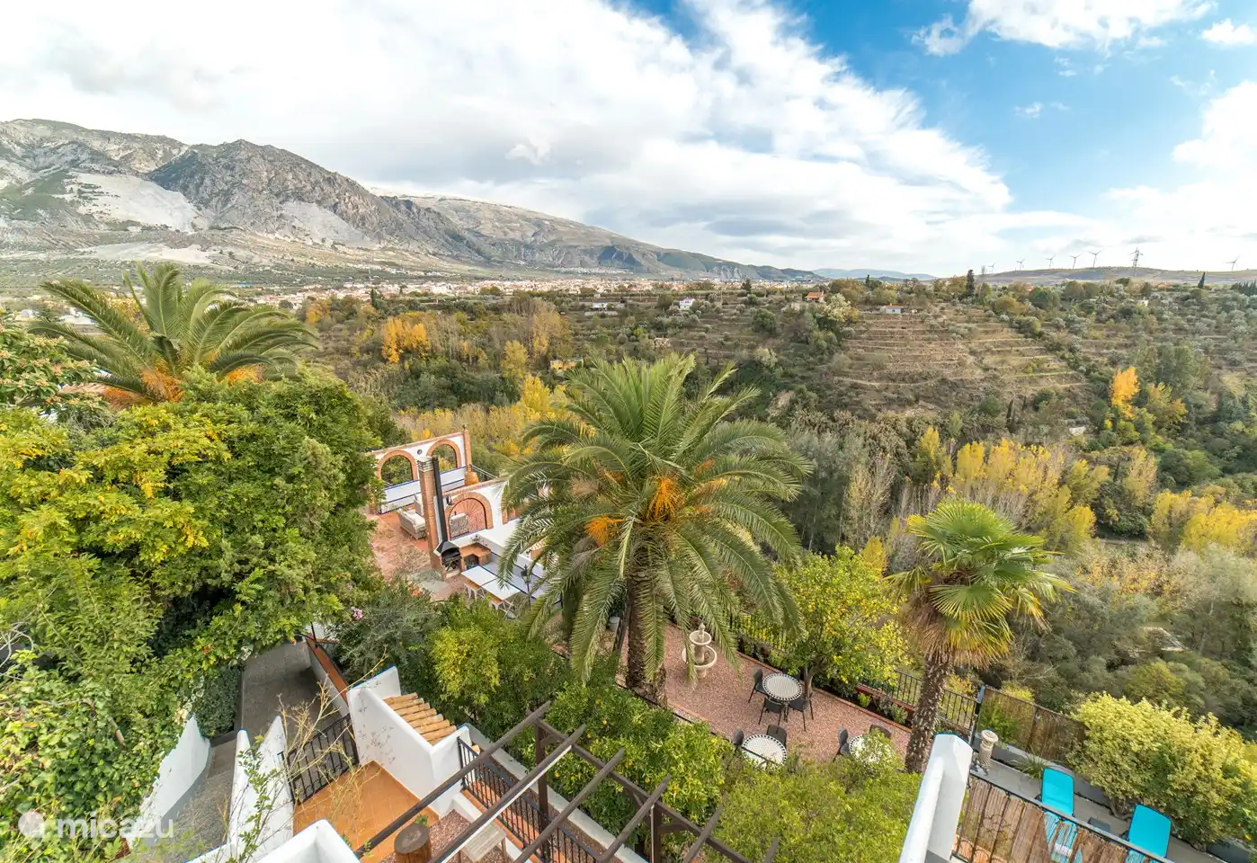 Blick auf unsere Terrassen und die Umgebung vom höchsten Punkt.