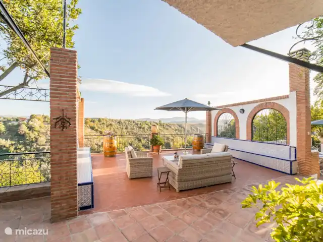 El Valle, casa El Laurel | Espagne, Andalousie, Durcal - maison de vacances le ¨balcon¨ central où nos hôtes peuvent se détendre, lire, discuter, profiter de la vue.