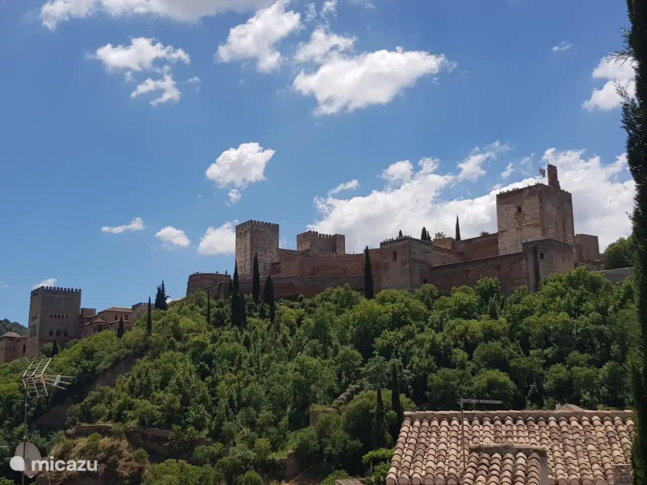 back home without a visit to the Alhambra is not possible. this is the best preserved Moorish palace in the world, definitely worth a visit.