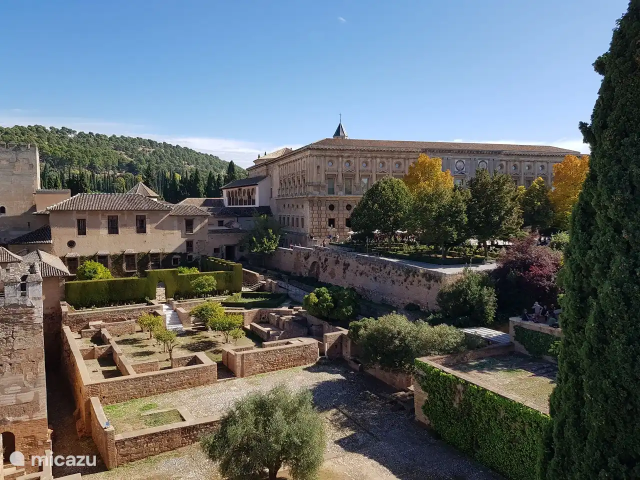 beautiful buildings on La Alhambra