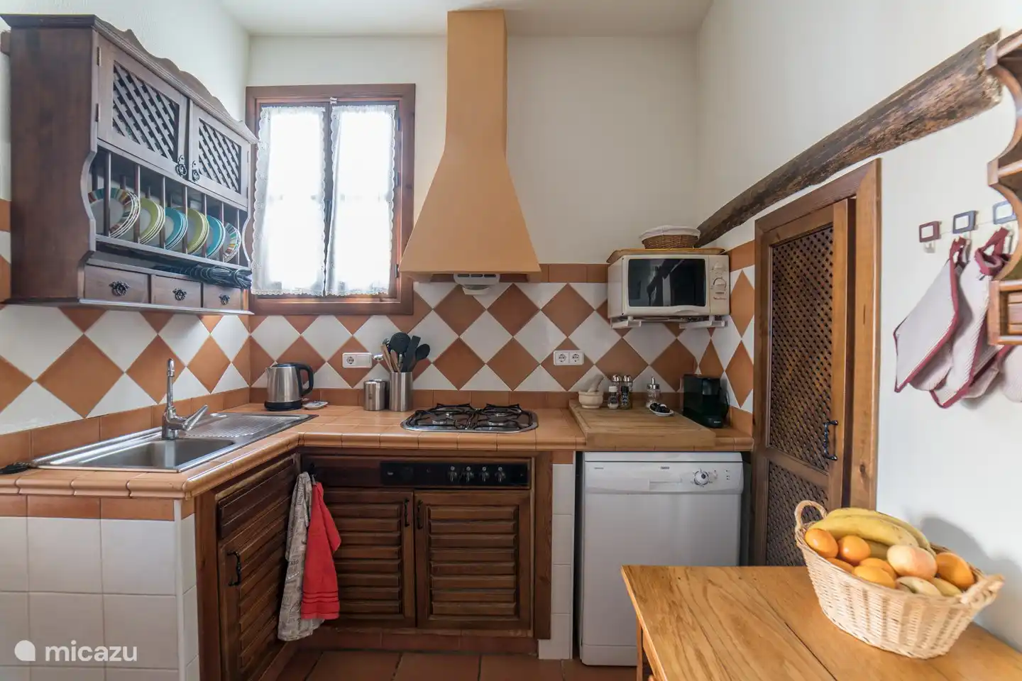 separate kitchen, fully furnished.
