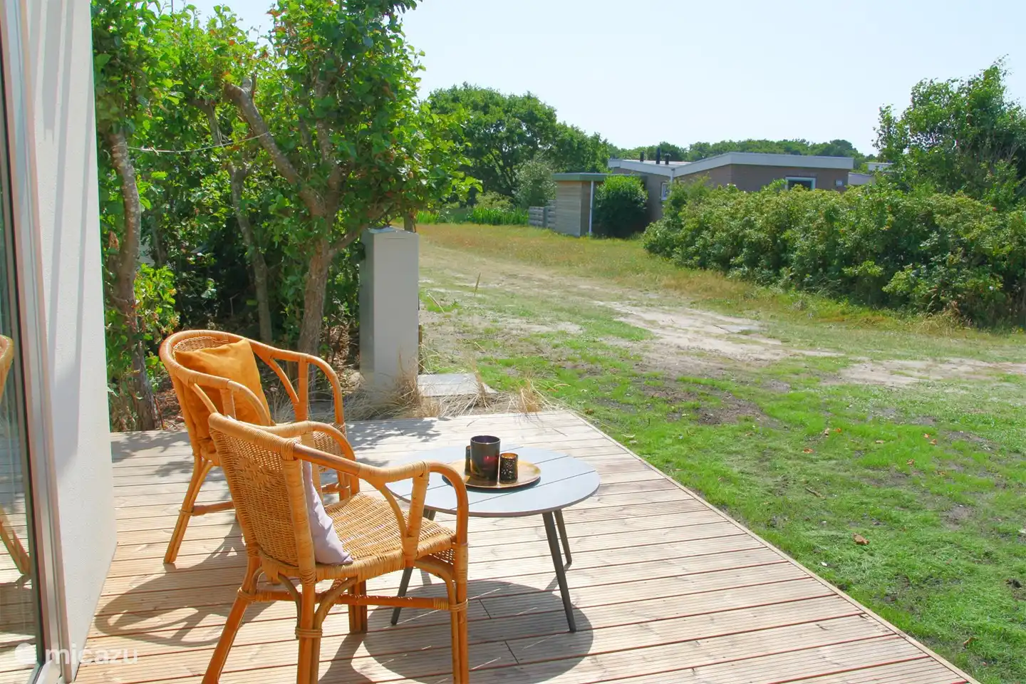 Blick auf ein wunderschönes offenes Feld