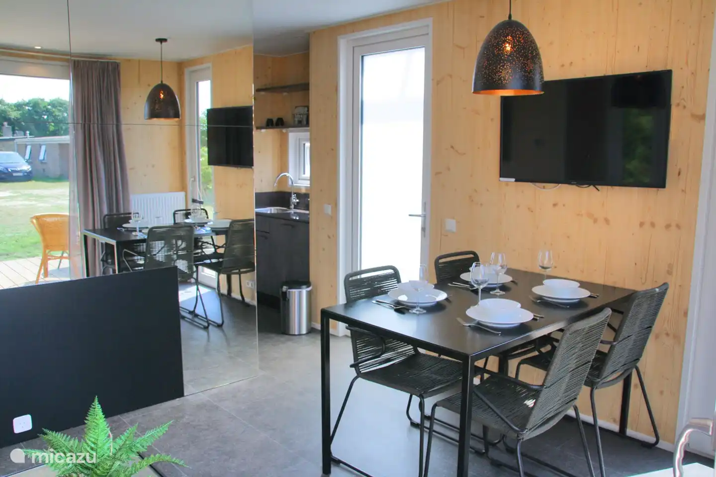 Esstisch mit 4 Stühlen