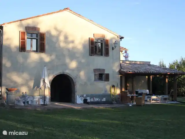 Villa San Vitale Bed & Breakfast 2p huren in Italië, Marche, San Lorenzo In Campo - bed & breakfast Achterzijde Villa San Vitale. De twee ramen boven zijn van appartement Gianni