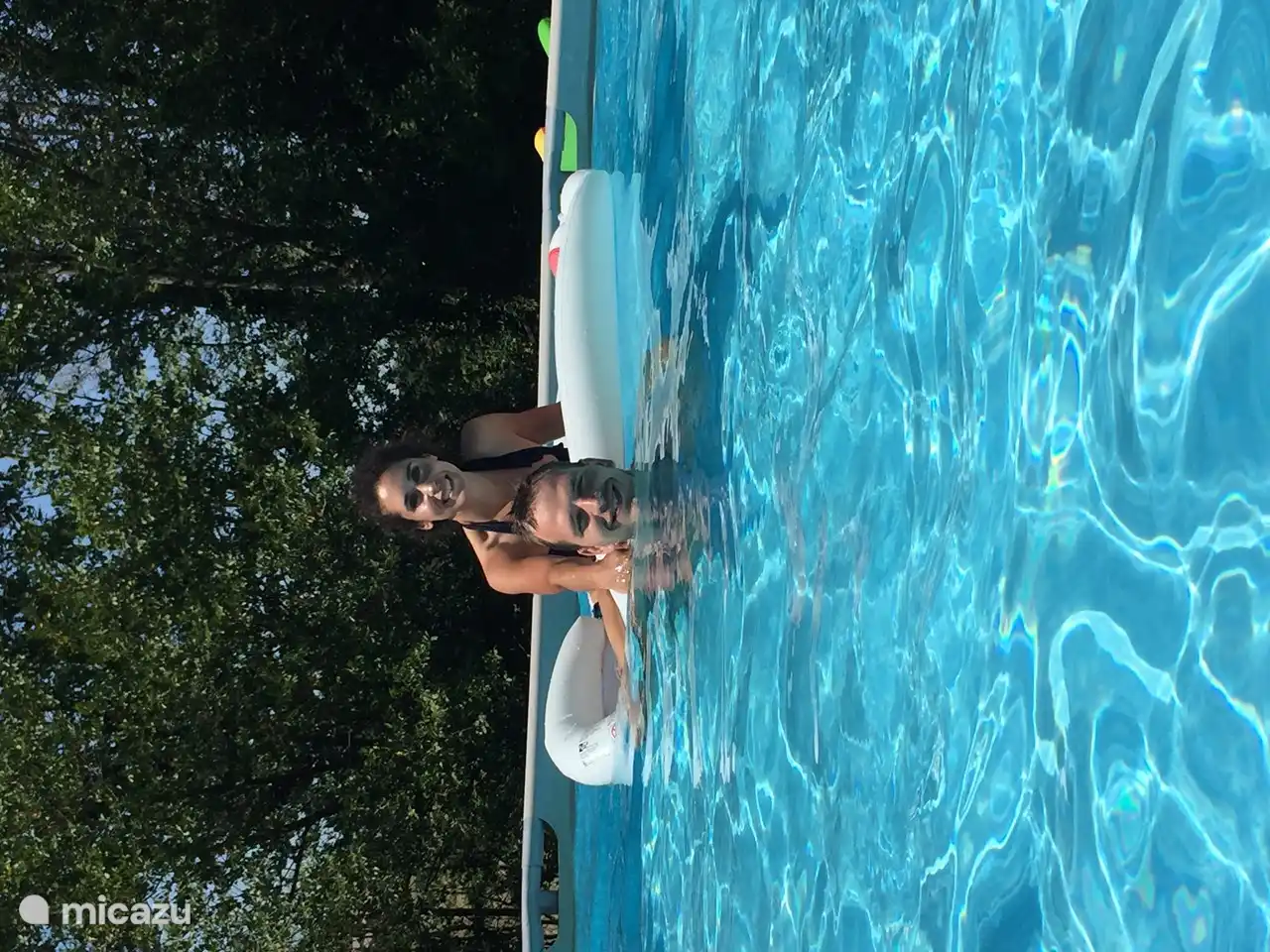 Maravillosa piscina grande. Nuestra agua de baño es de excelente calidad y se analiza 3 veces al día. Esa es una gran prioridad para nosotros.