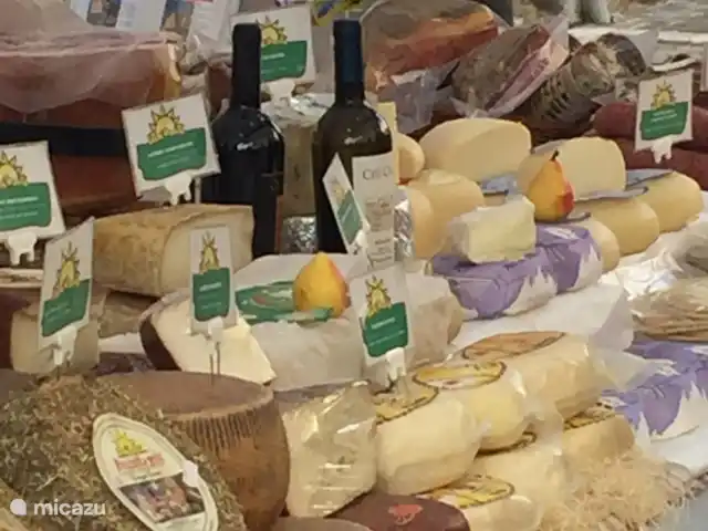 Villa San Vitale Bed & Breakfast 2p huren in Italië, Marche, San Lorenzo In Campo - bed & breakfast Er wordt hier veel wild gebruikt in de Machigiane keuken. Op markten vindt u allerlei authentiek gemaakte producten uit de streek