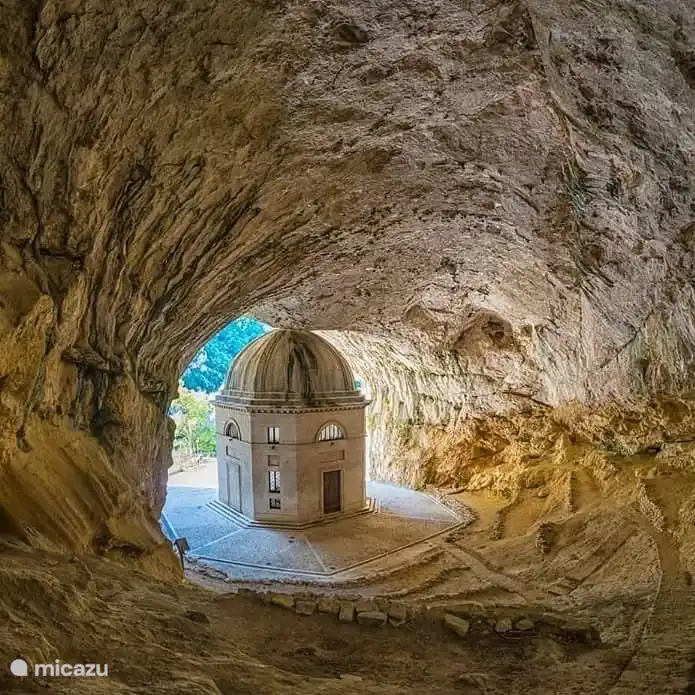 Un tesoro escondido en las colinas de Genga cerca de Villa San Vitale