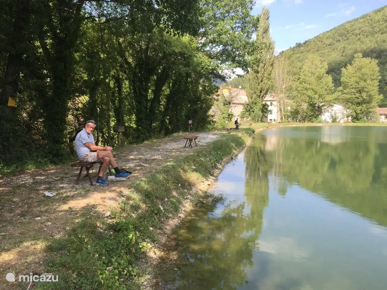 Gemas cerca de Villa San Vitale: estanque de pesca cerca de San Anna