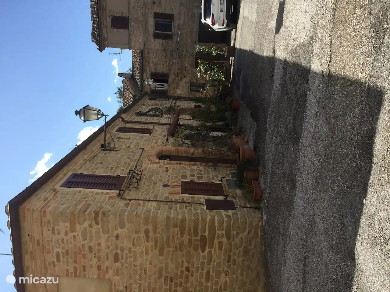 Gemas cerca de Villa San Vitale: caminar cerca de Villa San Vitale hasta la ciudad de Montalfoglio