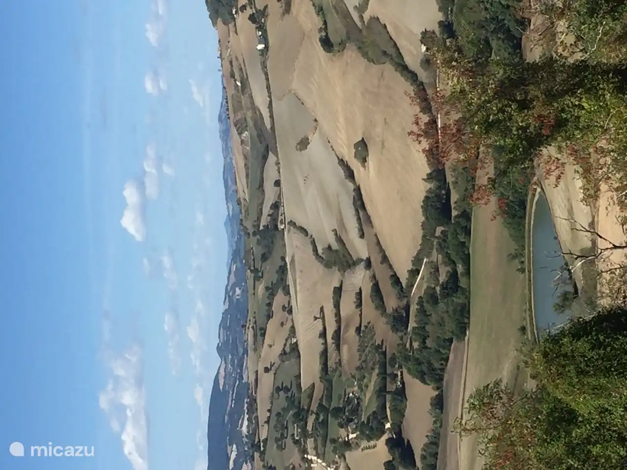 Gemas cerca de Villa San Vitale: caminar cerca de Villa San Vitale hasta la ciudad de Montalfoglio