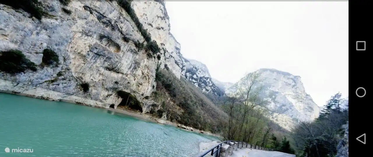 Gemas cerca de Villa San Vitale: paseo por el río Furlo