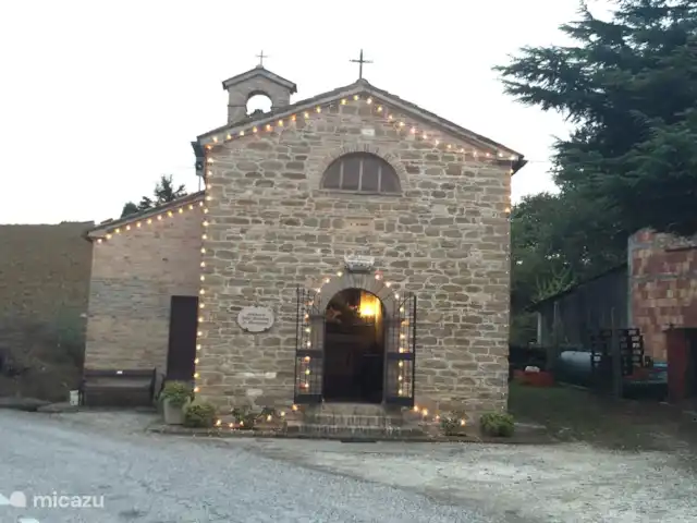 Villa San Vitale Bed & Breakfast 2p huren in Italië, Marche, San Lorenzo In Campo - bed & breakfast Juweeltjes in de buurt van Villa San Vitale: kerkje van Madonna di Montevago (San Pietro)