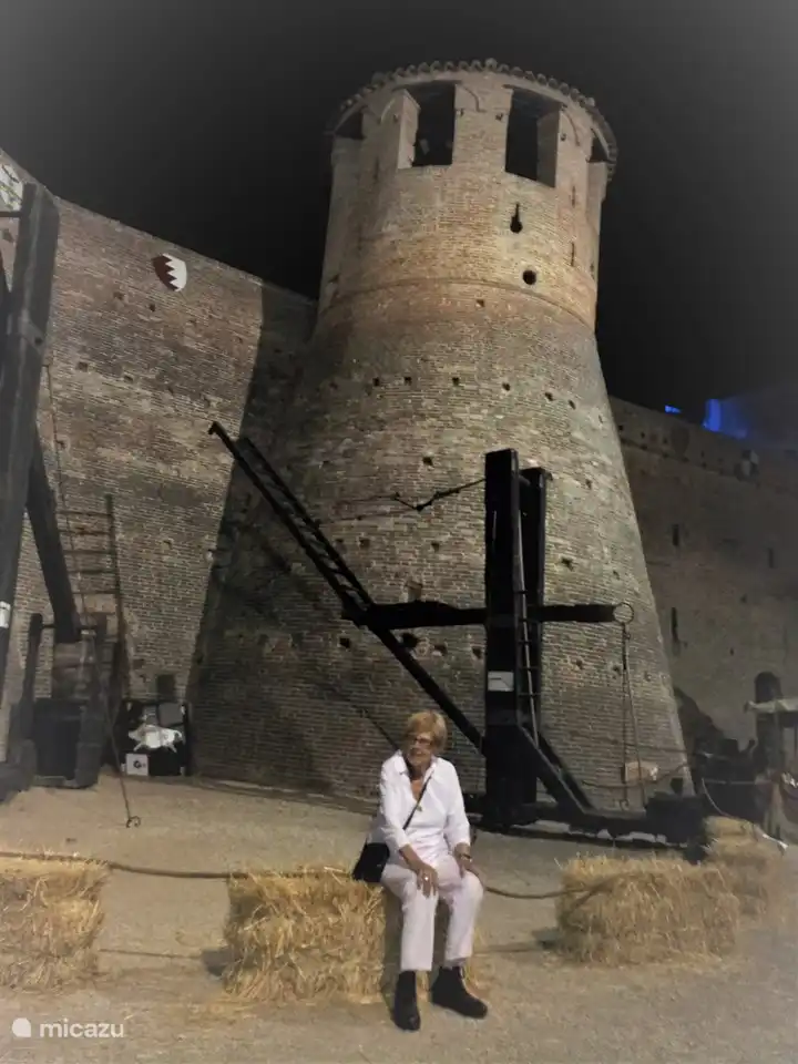 Joya cerca de Villa San Vitale: hermosa fortaleza medieval en Mondavio. Sabrosas pizzas allí también!