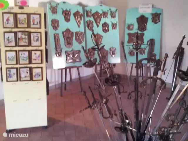 Villa San Vitale Bed & Breakfast 2p huren in Italië, Marche, San Lorenzo In Campo - bed & breakfast Juweeltjes in de buurt van Villa San Vitale: museum in Frontone van oude ridderattributen en nagebouwde kastelen uit de Marche