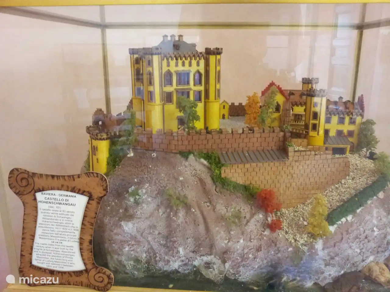 Gemas cerca de Villa San Vitale: museo en Frontone de antiguos atributos caballerescos y castillos recreados de Marche