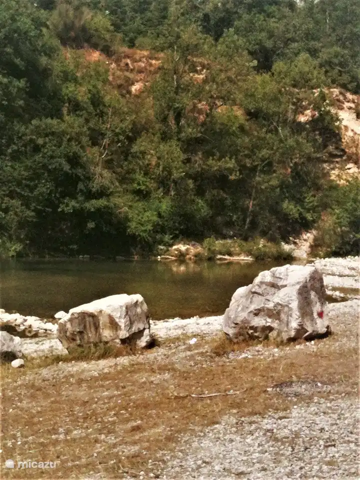 Gemas cerca de Villa San Vitale: caminar en Cagli
