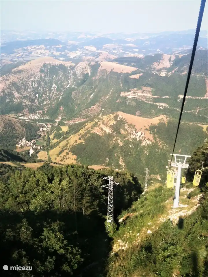 Gemas cerca de Villa San Vitale: ascensores en Frontone