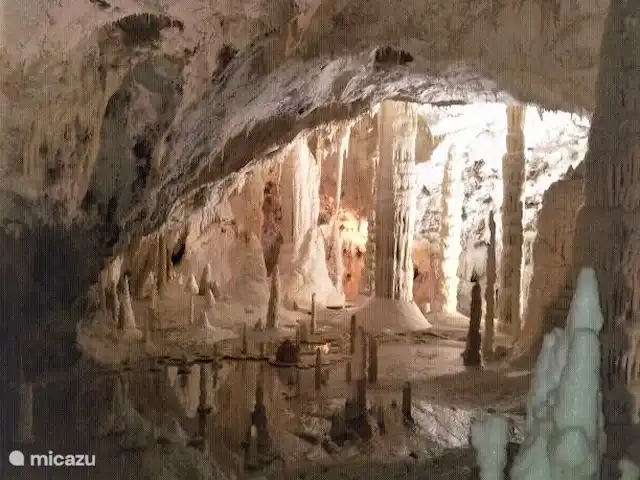 Villa San Vitale Bed & Breakfast 2p huren in Italië, Marche, San Lorenzo In Campo - bed & breakfast Juweeltjes in de buurt van Villa San Vitale: BOVENGRONDS grottenstelsel dus niet zo eng als onder de grond. Prachtige ontdekking nog maar een tiental jaren geleden