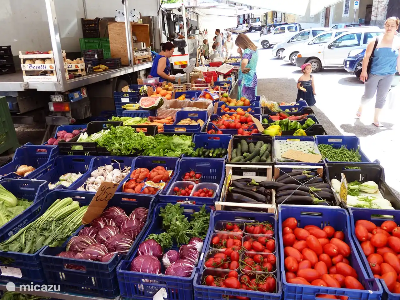 Gemas cerca de Villa San Vitale: verduras frescas disponibles todos los días en mercados acogedores