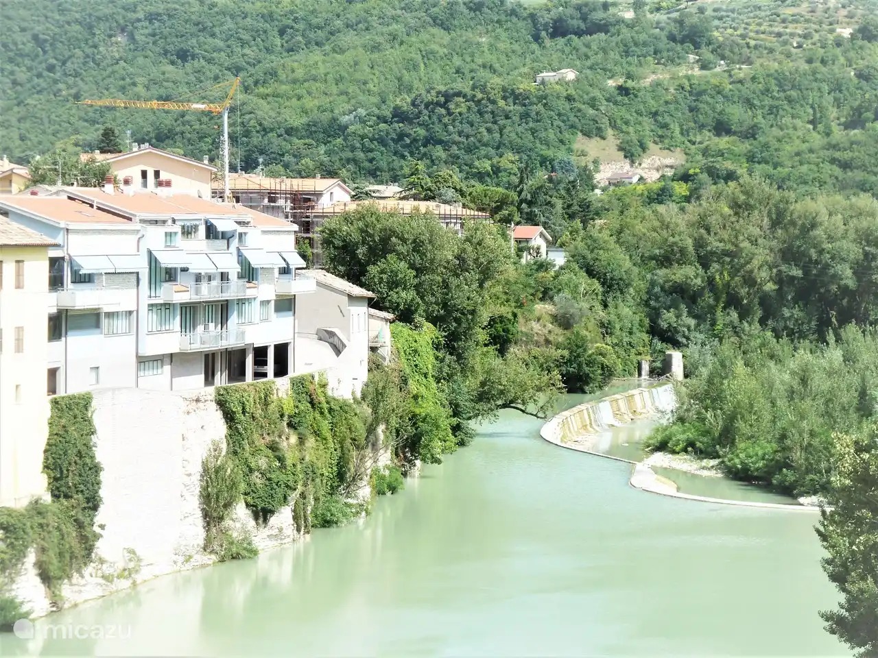 Gemas cerca de Villa San Vitale: río Furlo en Fossombrone