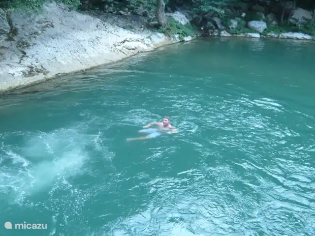 Villa San Vitale Bed & Breakfast 2p huren in Italië, Marche, San Lorenzo In Campo - bed & breakfast Juweeltjes in de buurt van Villa San Vitale: het is even klimmen en afdalen maar dan kom je bij het zwemgedeelte in de Furlo