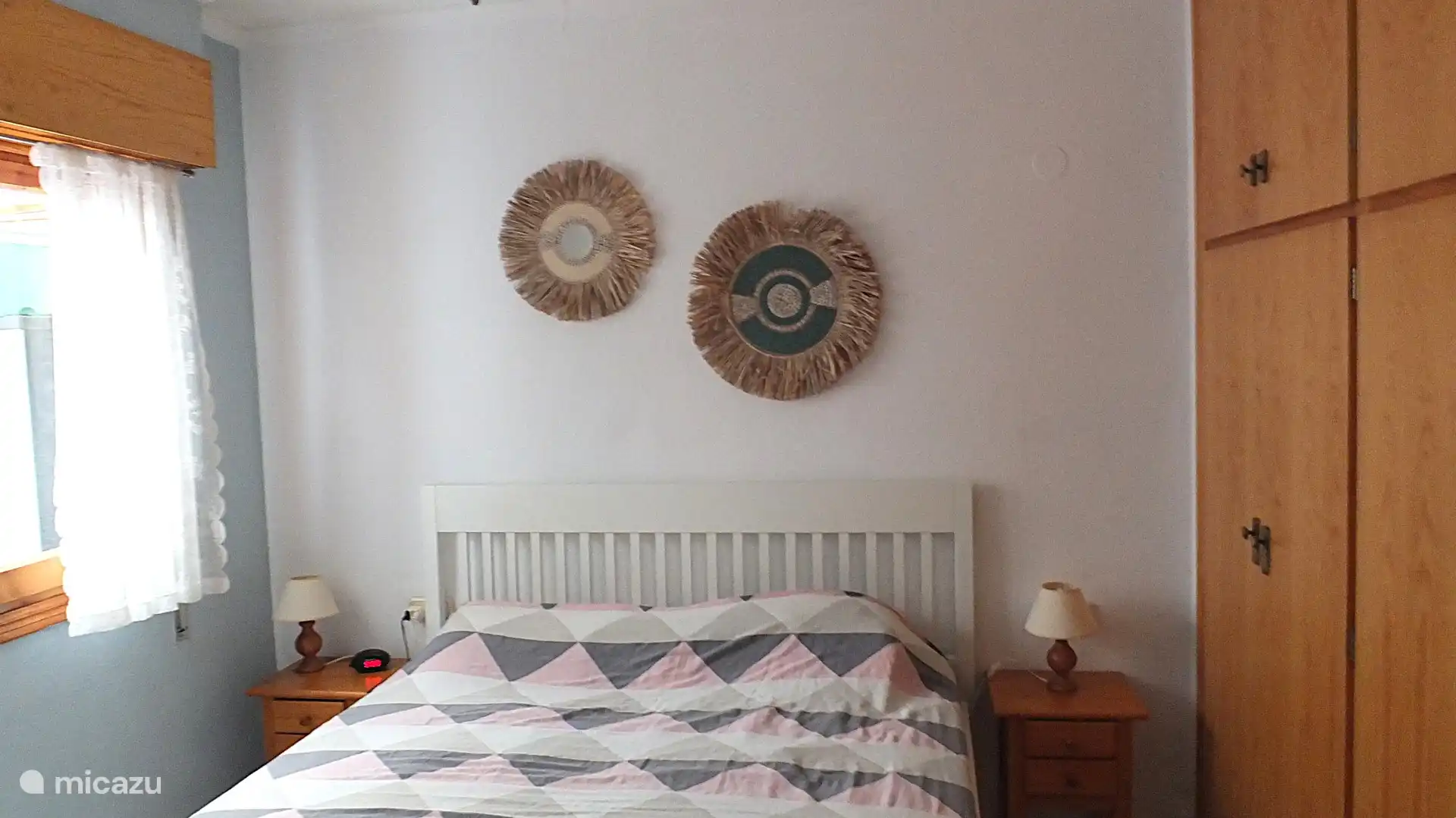 Dormitorio principal con cama doble (160 x 200 cm)