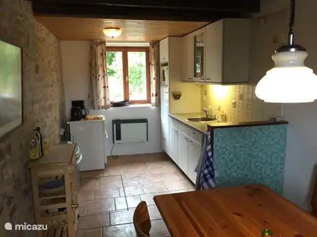 Cabaña Bersac en Francia, Alta Viena, Bersac-sur-Rivalier - casa vacacional Cocina con sala de estar