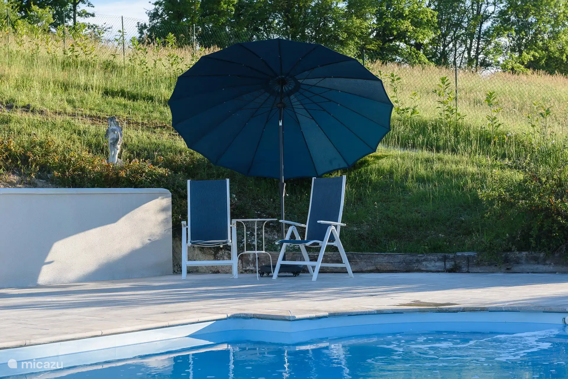 Die neue Terrasse ist wunderbar geräumig!