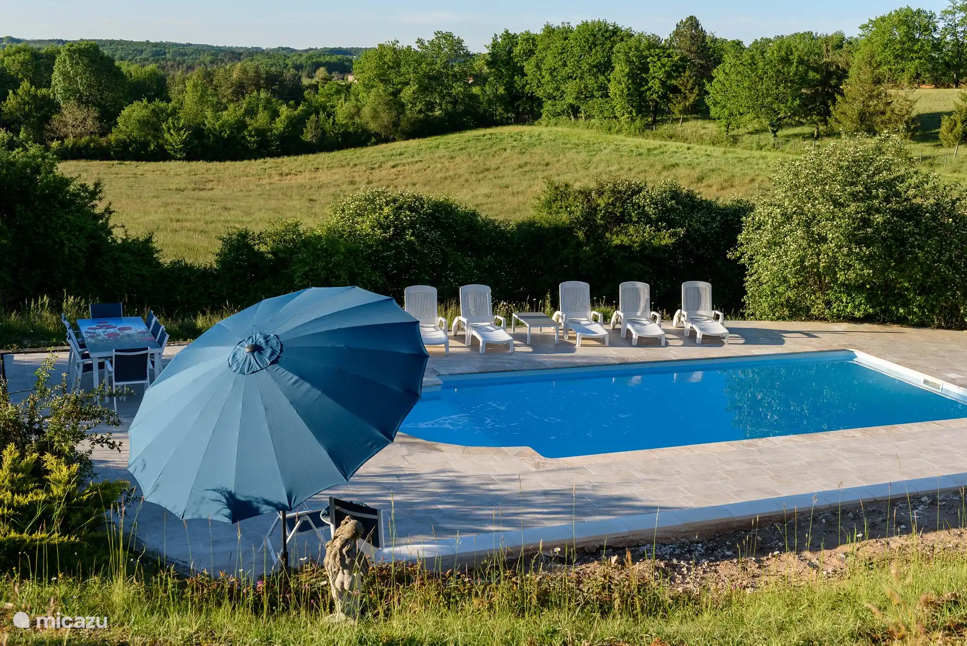 Das Schwimmbad bietet viel Wasserspaß!