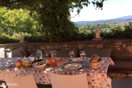 Vakantiehuis Italië, Toscane, Bagno a Ripoli villa Zonnewijzer Heerlijk eten onder de pergola