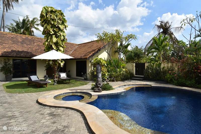 Vakantiehuis Indonesië, Bali, Lovina Villa Strandvilla Ganesha direct aan zee