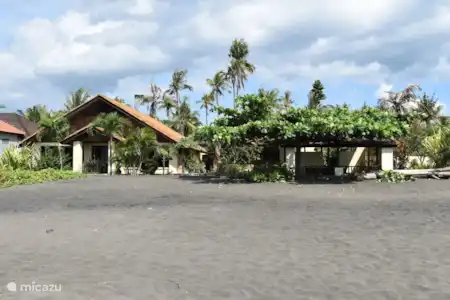 Vakantiehuis Indonesië, Bali, Lovina villa Strandvilla Ganesha direct aan zee
