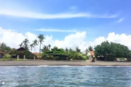 Vakantiehuis Indonesië, Bali, Lovina villa Strandvilla Ganesha direct aan zee