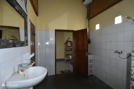 Vakantiehuis Indonesië, Bali, Lovina villa Strandvilla Ganesha direct aan zee