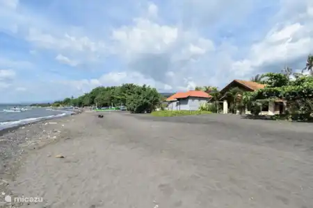 Vakantiehuis Indonesië, Bali, Lovina villa Strandvilla Ganesha direct aan zee