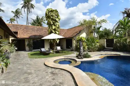 Vakantiehuis Indonesië, Bali, Lovina villa Strandvilla Ganesha direct aan zee