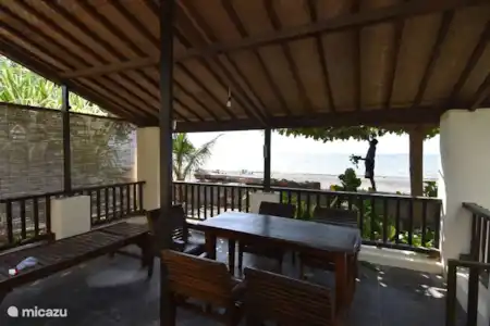 Vakantiehuis Indonesië, Bali, Lovina villa Strandvilla Ganesha direct aan zee