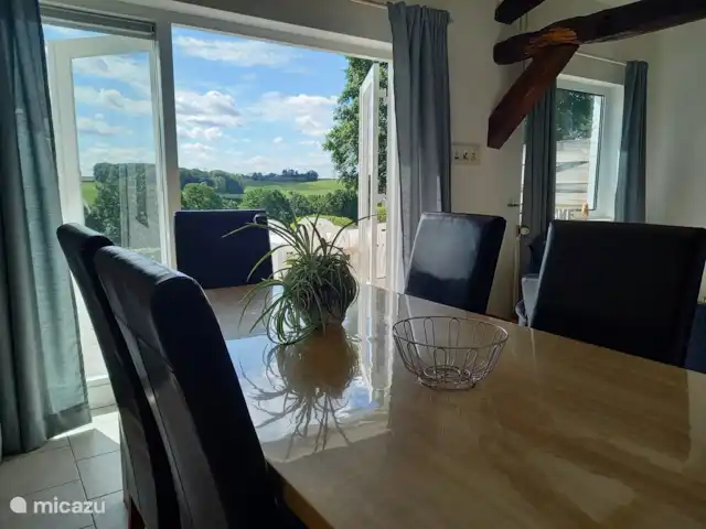 En Limburgon vacaciones Dominio Hellebeuk en Países Bajos, Limburgo, Valkenburg - casa vacacional Mesa del comedor