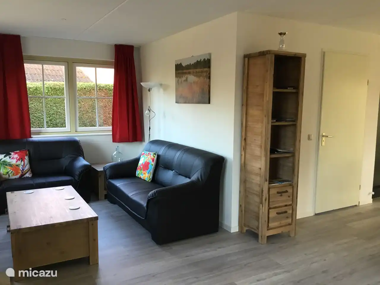 Ein weiteres Foto vom Wohnzimmer.