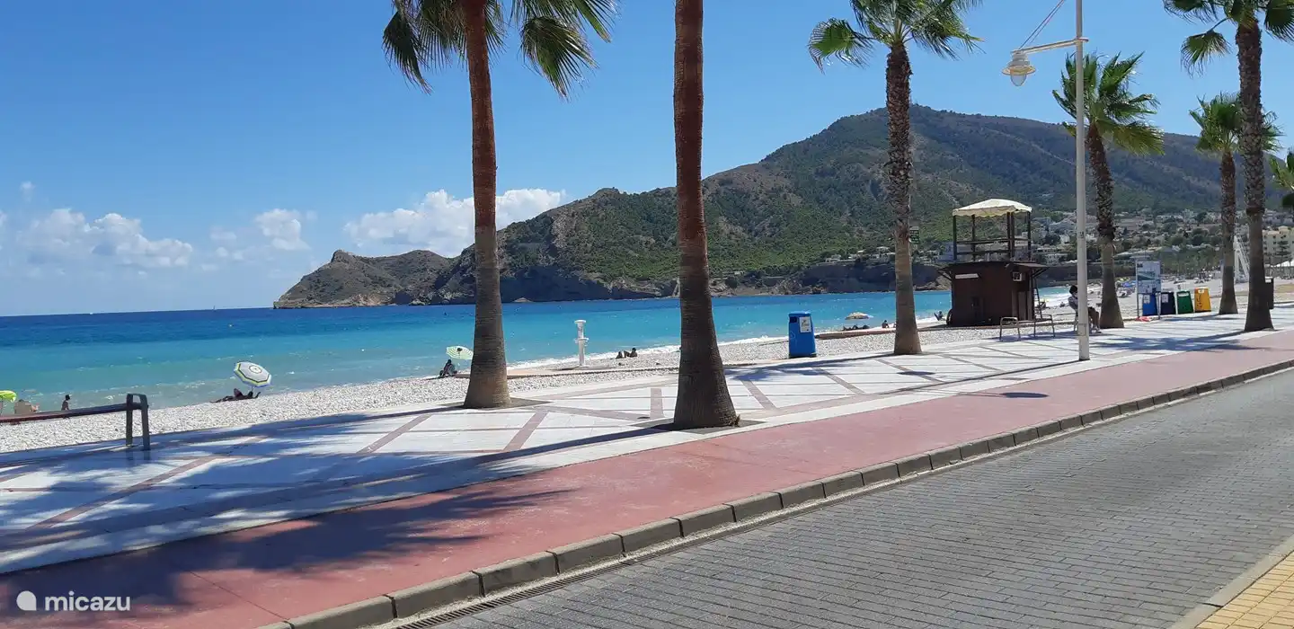 Albir beach overlooking the Sierra Helada with a beautiful path to the lighthouse!