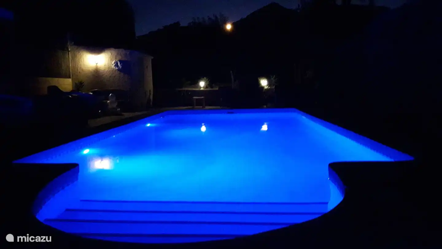 Swimming pool with lighting for extra atmosphere!
