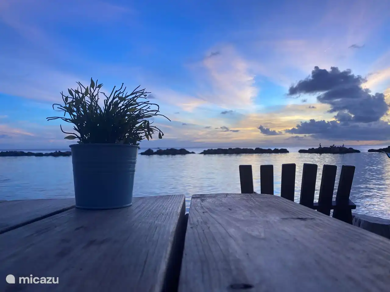 Mambo beach in de avonduren