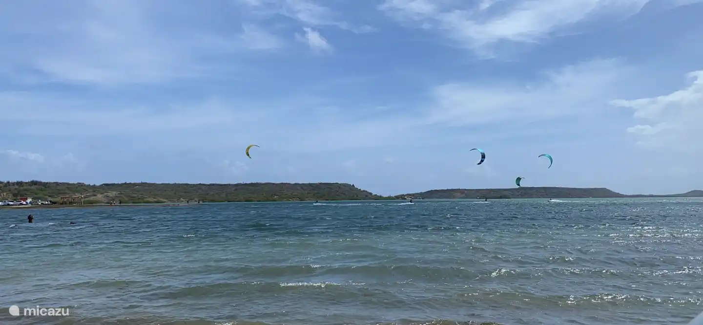 Sint Jorisbaai op 5 minuten rijden van CasaDushi ideaal voor de kitesurfer