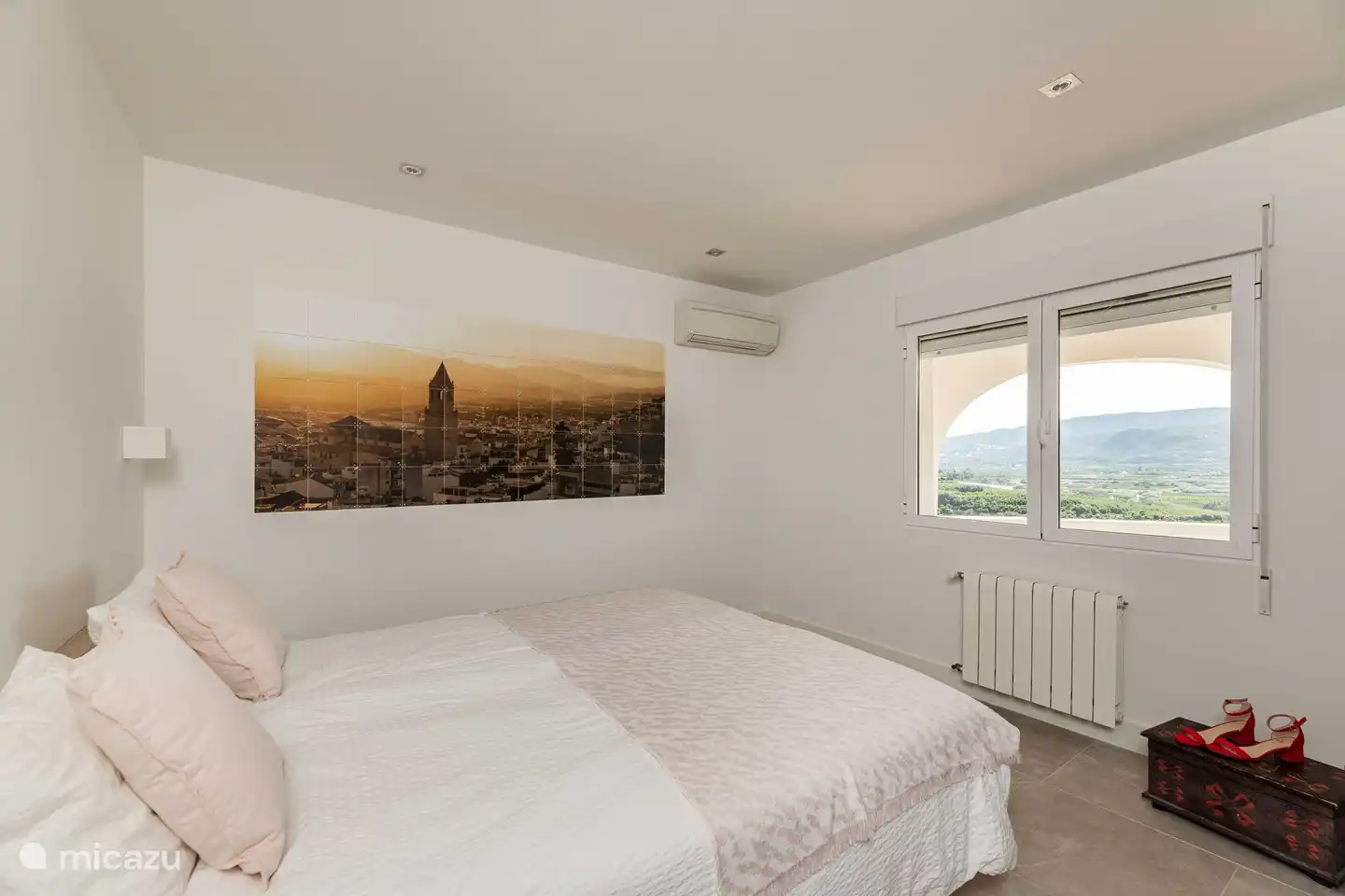 Bedroom with bathroom en-suite