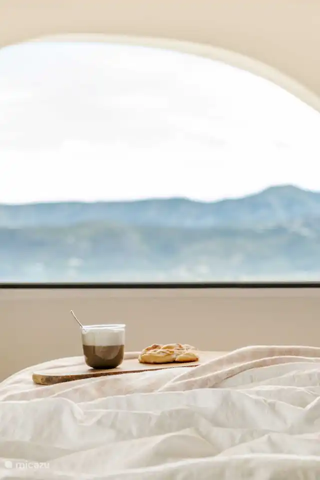 Waking up with a view over the mountains