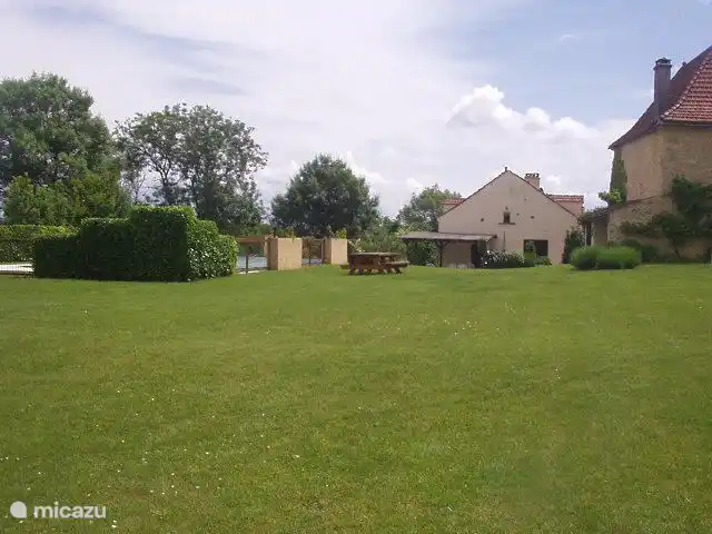 Le Calottier en Francia, Lot, Montgesty - casa rural / cabaña de nuevo parque infantil, piscina y vista de la casa rural