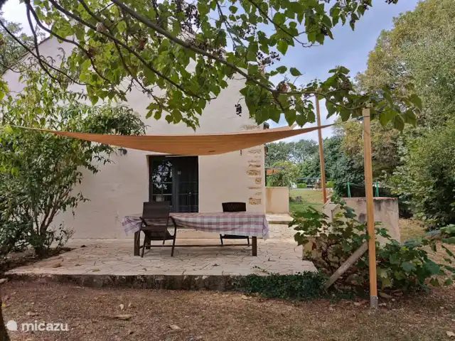 Le Calottier en Francia, Lot, Montgesty - casa rural / cabaña Terraza con tela de sombra