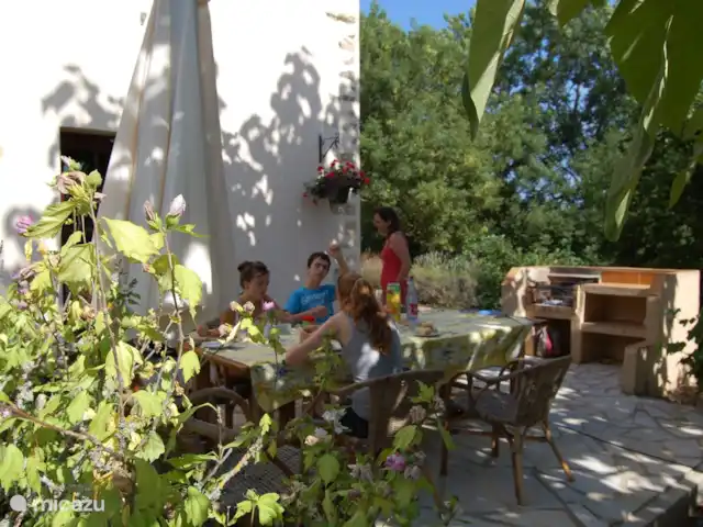 Le Calottier en Francia, Lot, Montgesty - casa rural / cabaña Terraza de le Calottier por la tarde