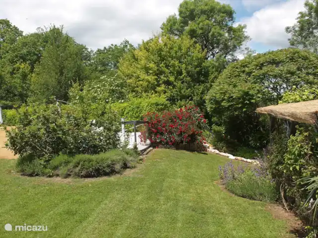 Le Calottier en Francia, Lot, Montgesty - casa rural / cabaña un pedazo de jardín, con vista a la piscina