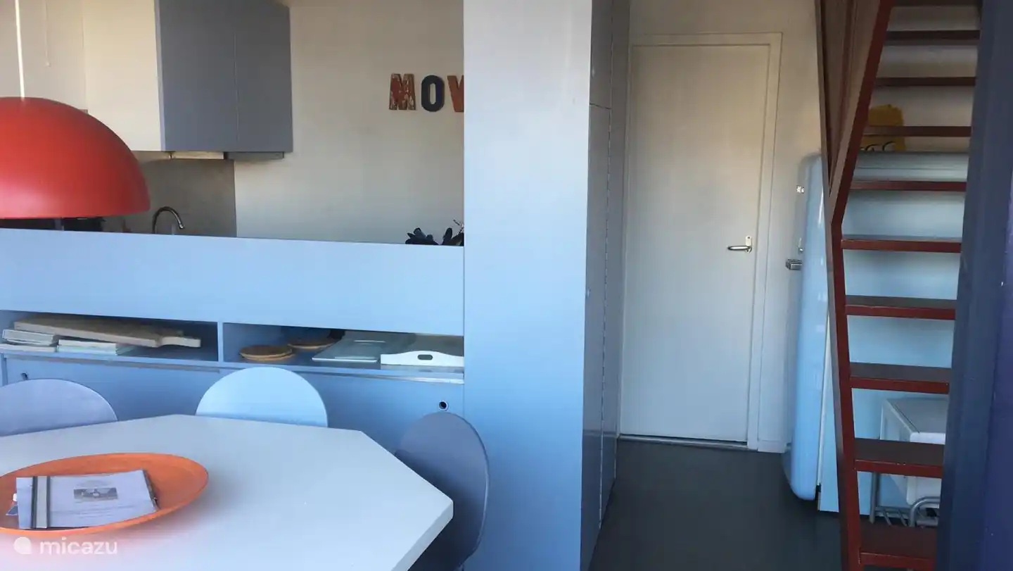 woonkeuken met eettafel voor 8-10 personen